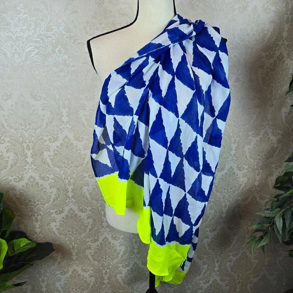 Hollister Irregular Oblong Scarf Blue & white Triangle Print Lime Green Edging